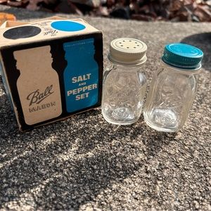 Vintage Ball Salt and Pepper Set NEW